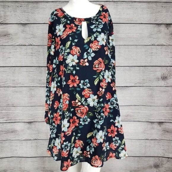 cupcakes & cashmere Dresses & Skirts - Revolve Cupcakes and Cashmere Size M Floral Shift Mini Dress Long sleeves